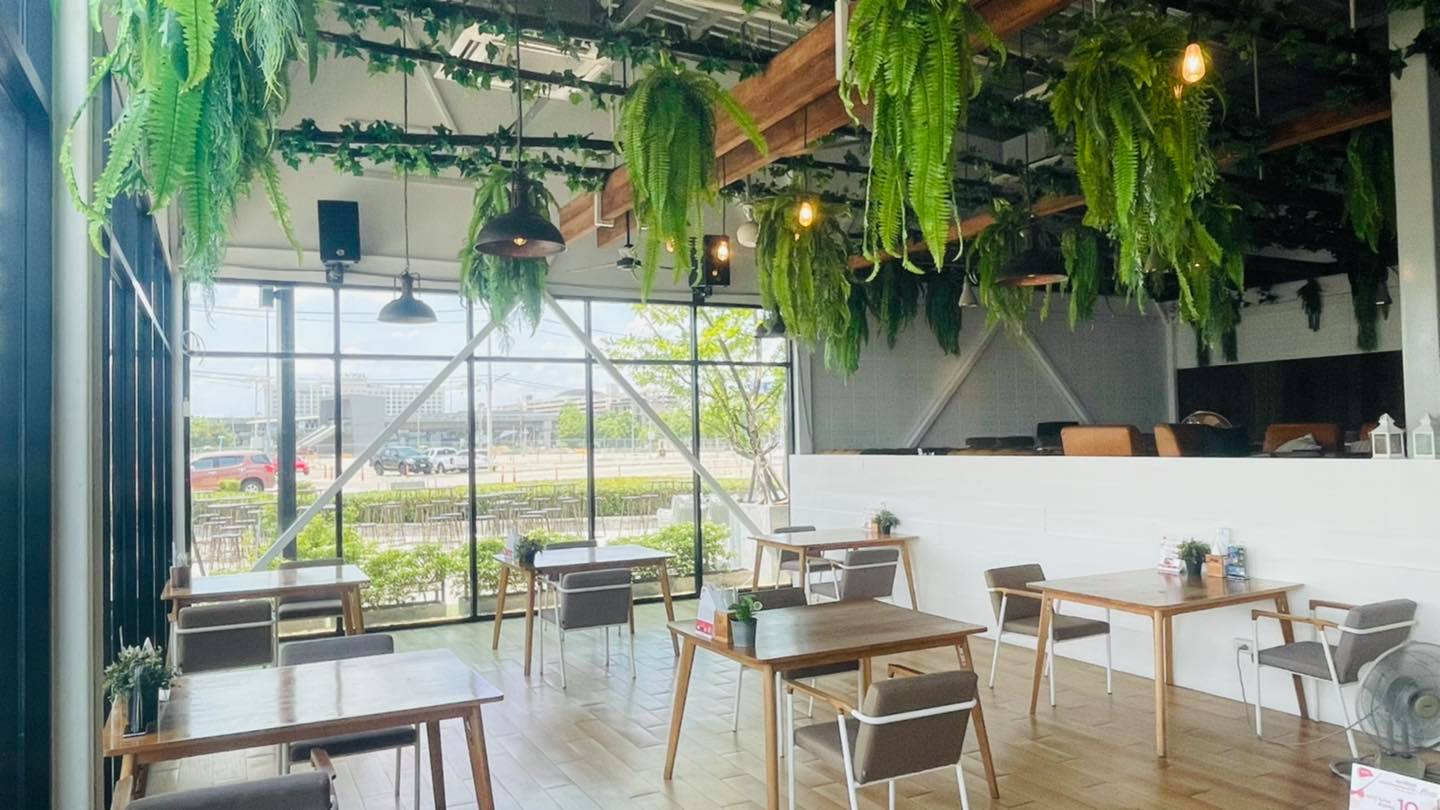 บรีซ คาเฟ่ แอนด์ บาร์ (Breeze Café & Bar) - Pet Friendly Thailand